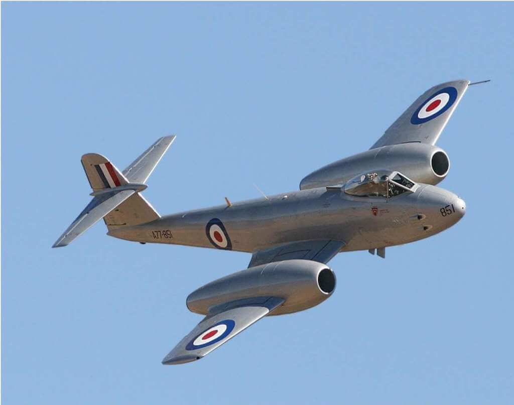 Gloster Meteor, single-wing, single-seat, twin jet engines, fighter